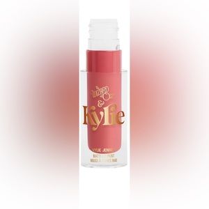 Selling over the rainbow from the Kylie wizard of oz collection